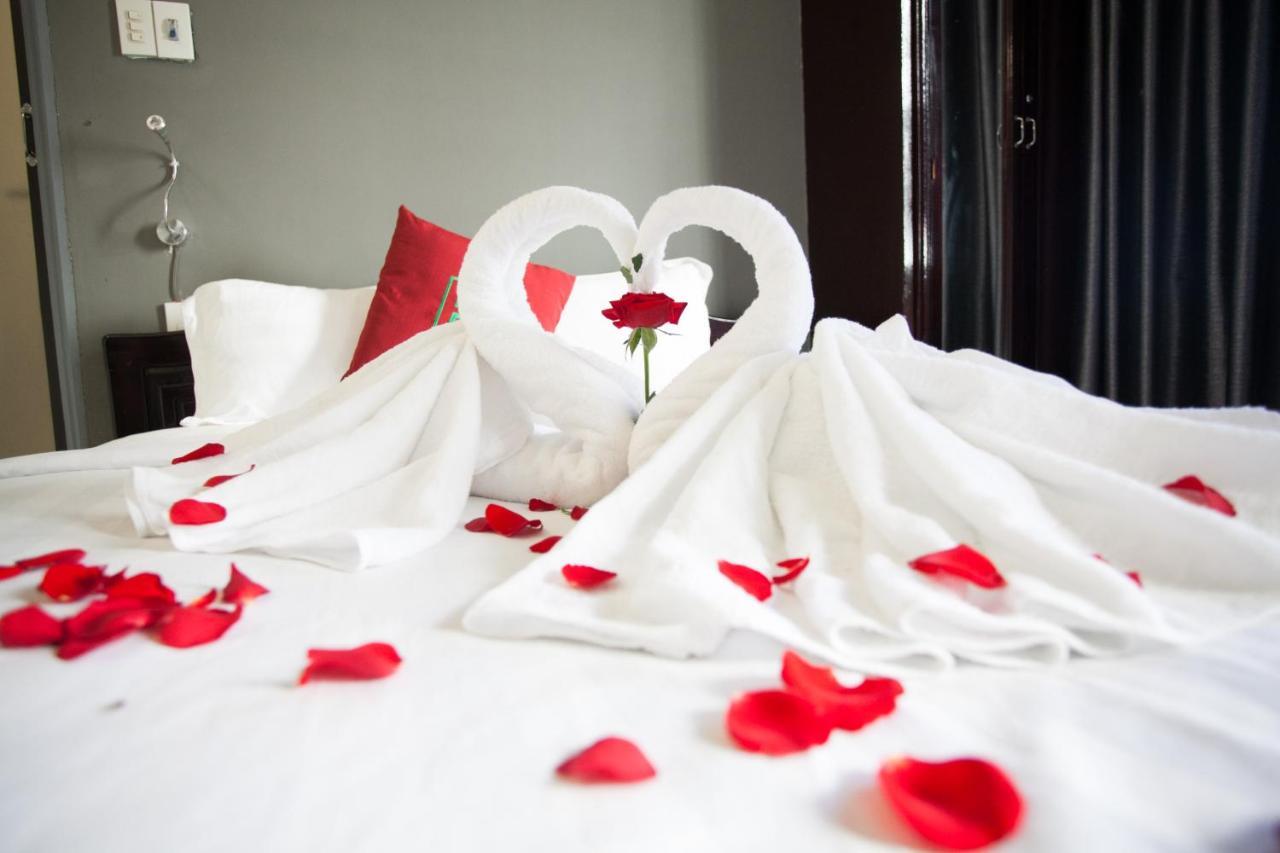 Hoang Trieu Hotel Хюе Екстер'єр фото
