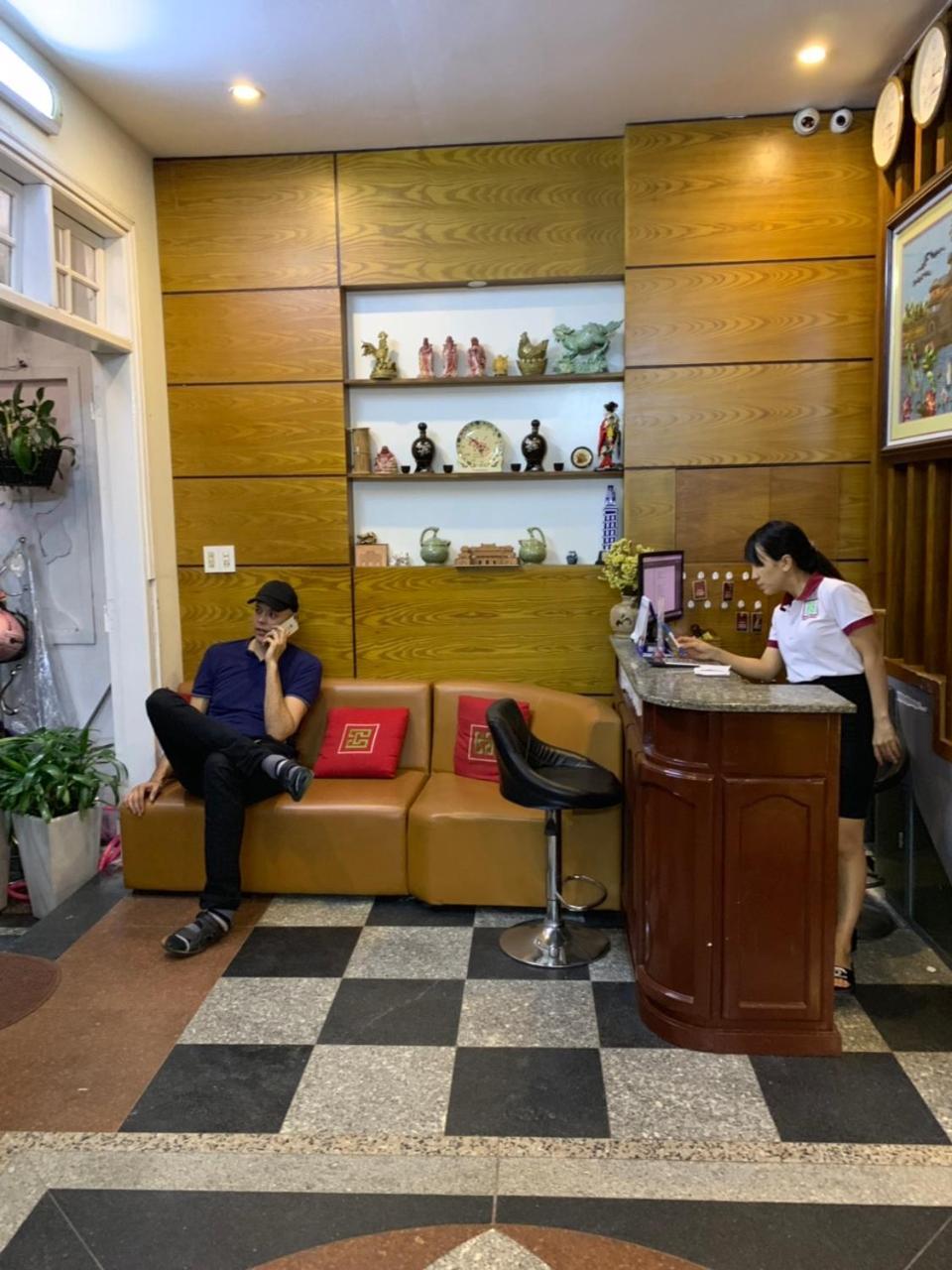 Hoang Trieu Hotel Хюе Екстер'єр фото
