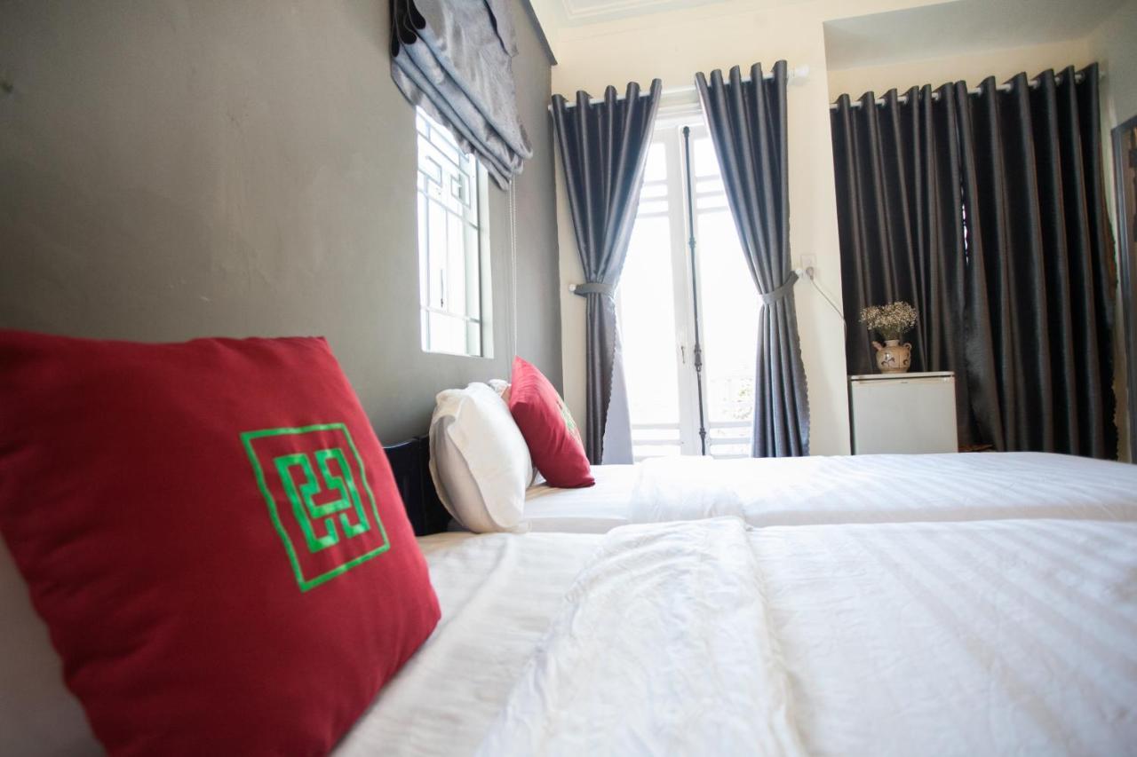 Hoang Trieu Hotel Хюе Екстер'єр фото