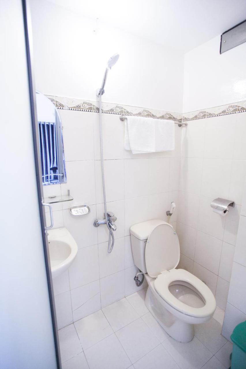Hoang Trieu Hotel Хюе Екстер'єр фото